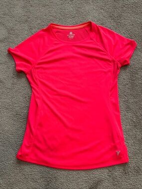 Active by Old Navy Semi-Fitted Workout Top- size M, EUC